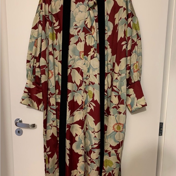 ZARA Burgundy Peony Floral Print Satin Kimono Full Length Blogger Favorite - Picture 2 of 6